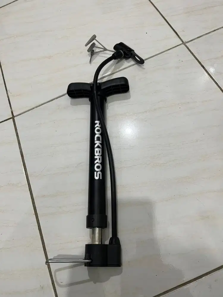 DIJUAL POMPA MANUAL UNTUK SEPEDA DAN KURSI RODA