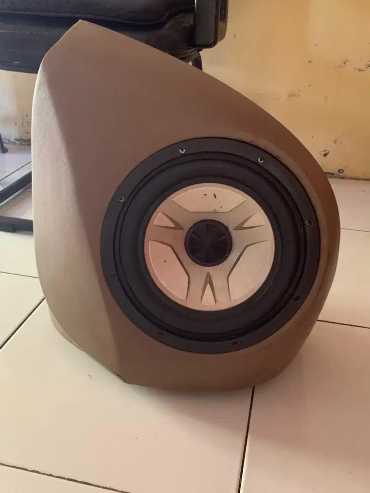 Subwoofer mobil