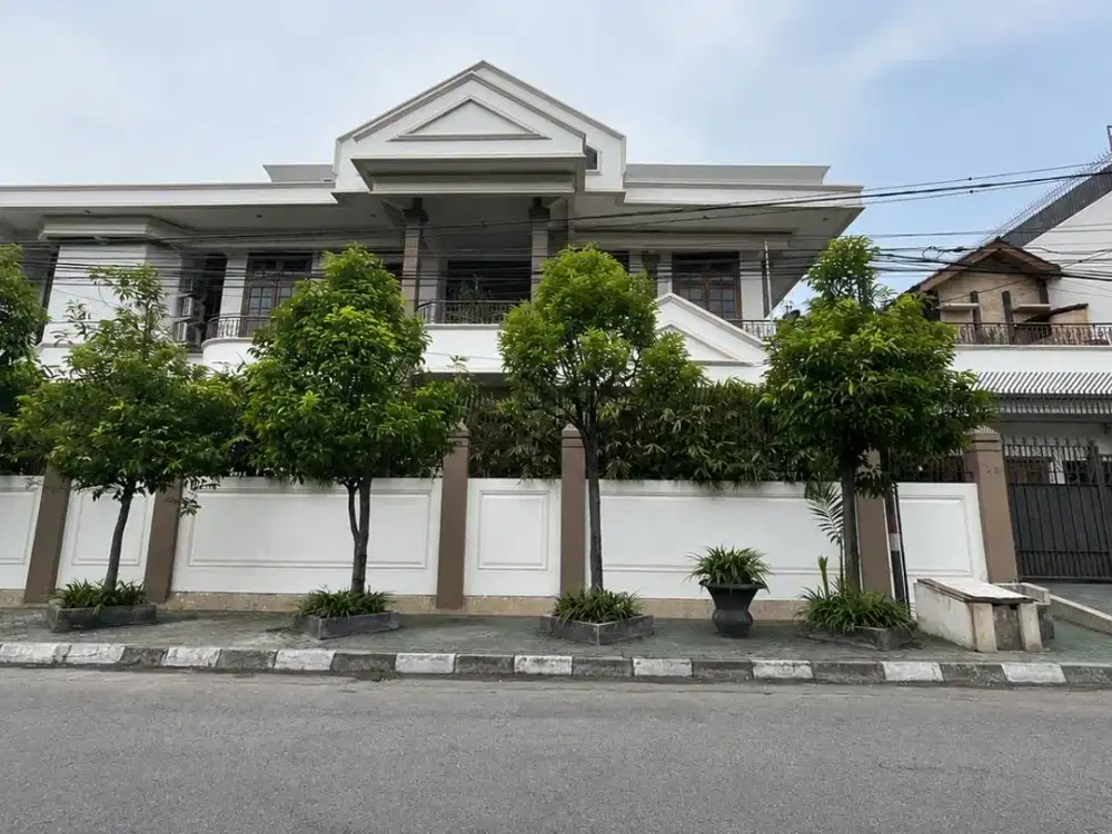 rumah di Raya Nginden intan, Hadap timur Listrik 16,500 watt