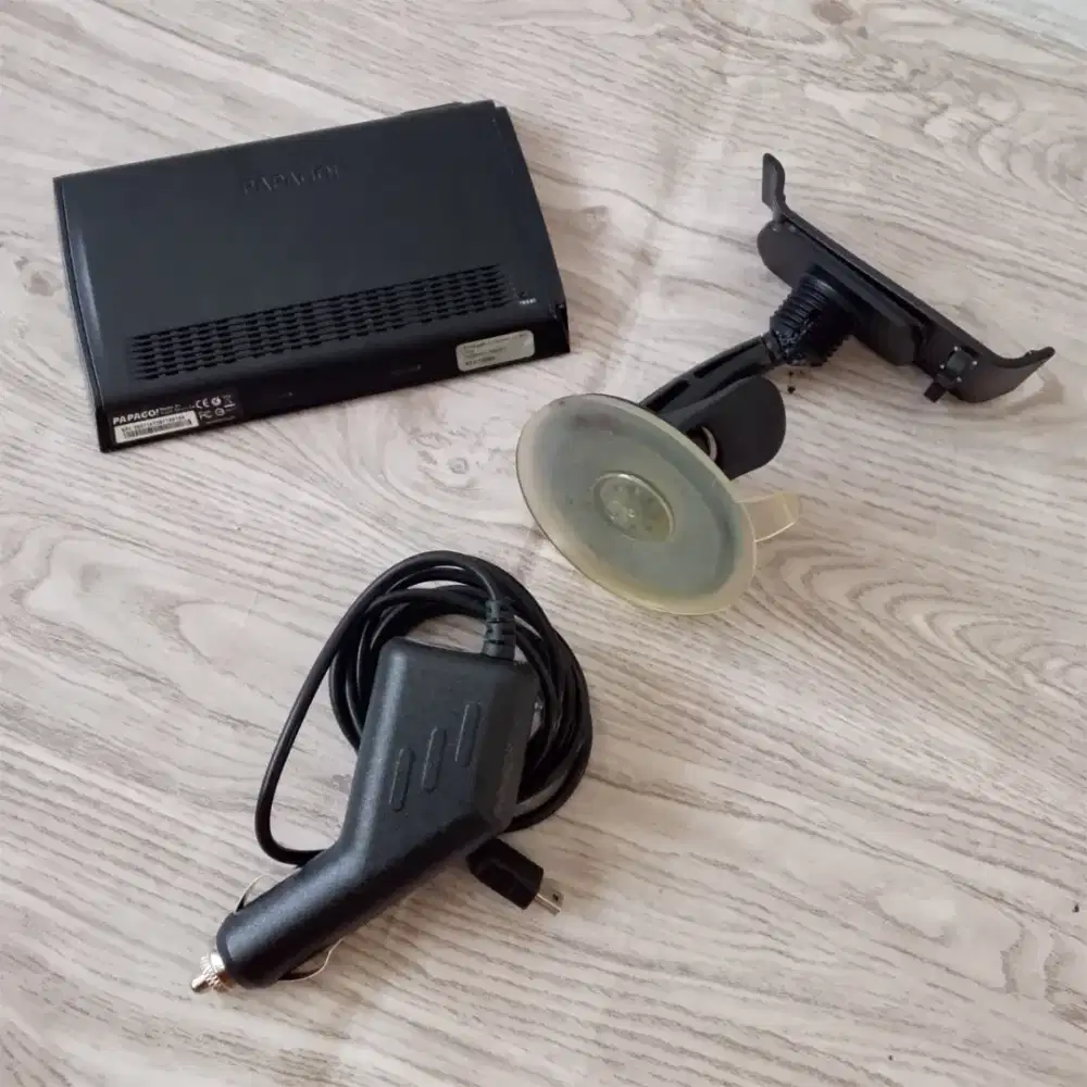 GPS Papago + Charger + Holder