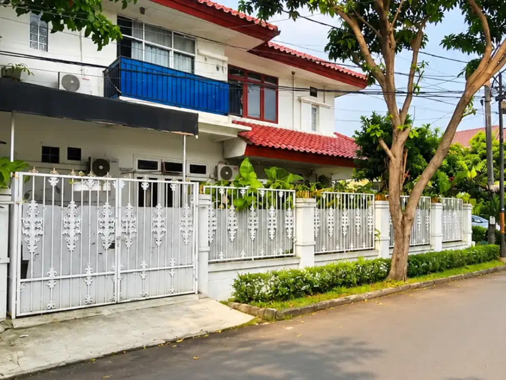Di Jual Rumah Terawat Hook Tanah Luas dekat Stasiun KRL Bintaro