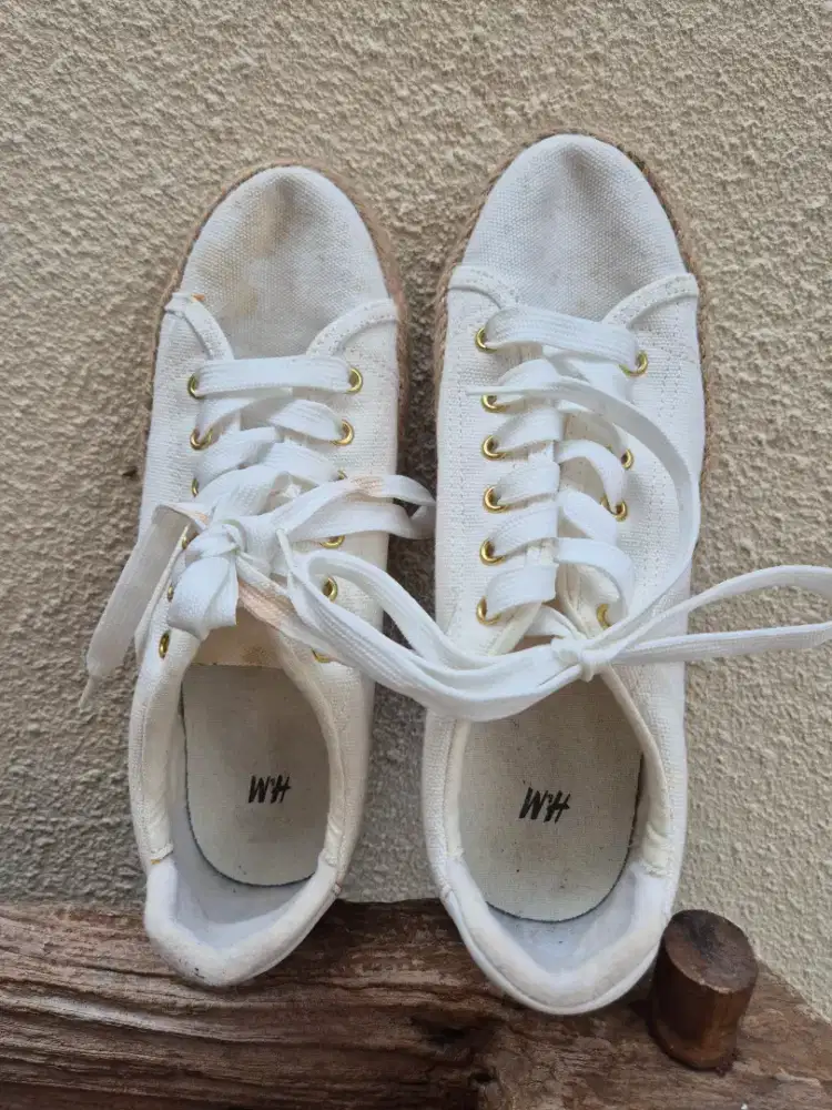 Sepatu wanita merek H&M