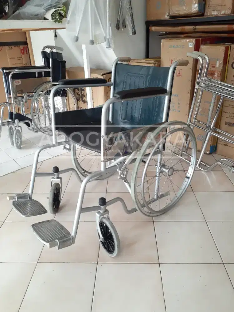 Kursi roda standart bekas