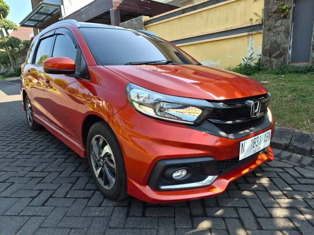 Mobilio RS AT 2018 Black Top Limited