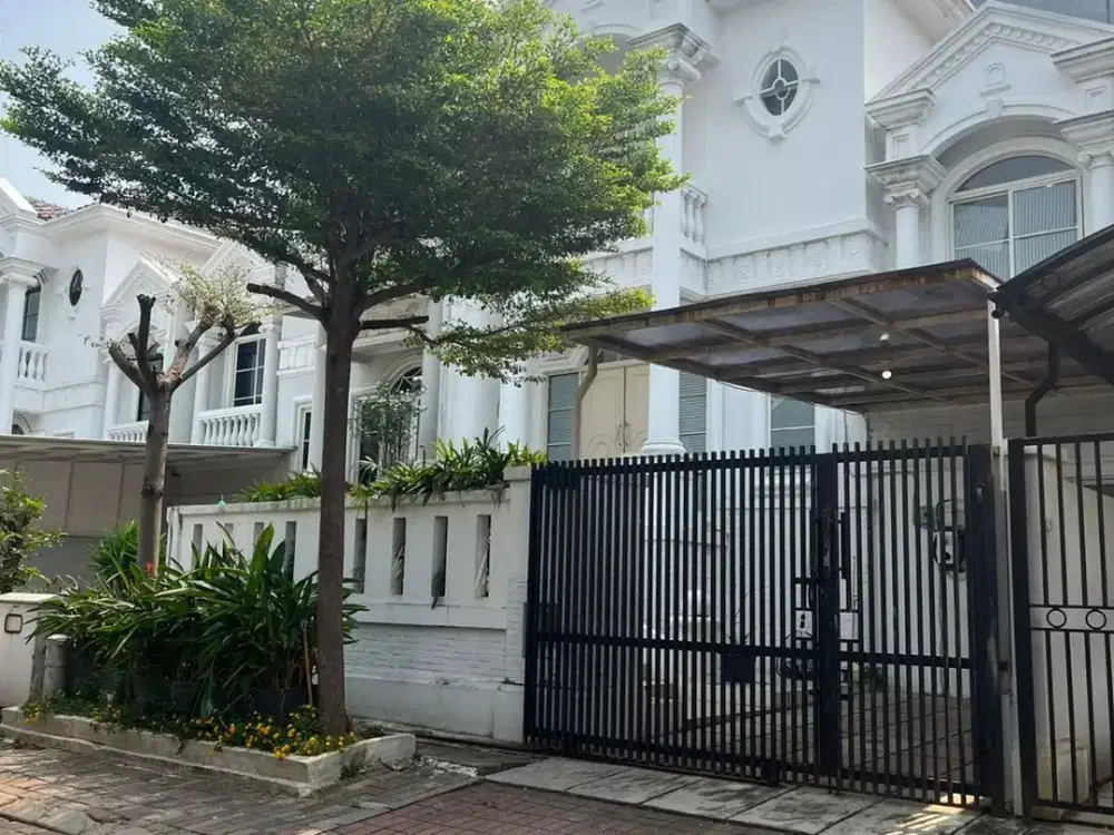 Rumah Pik Layar 8X15 Hadap Selatan deket kolam renang , aman dan tenang