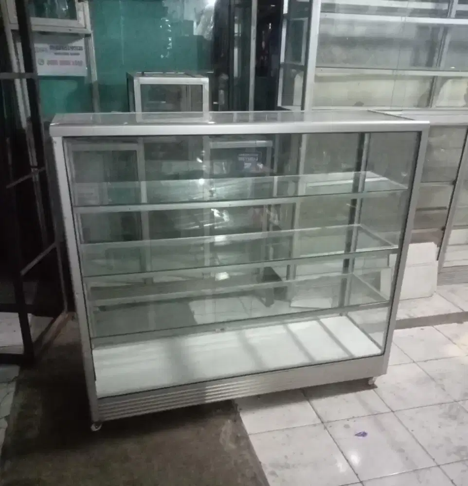 Etalase bekas ukuran 1.2 meter