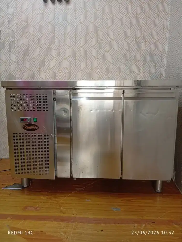 Undercounter Chiller
2pintu
Merek ROYALLEDY
120x75x85, 362 L
Mesin ori