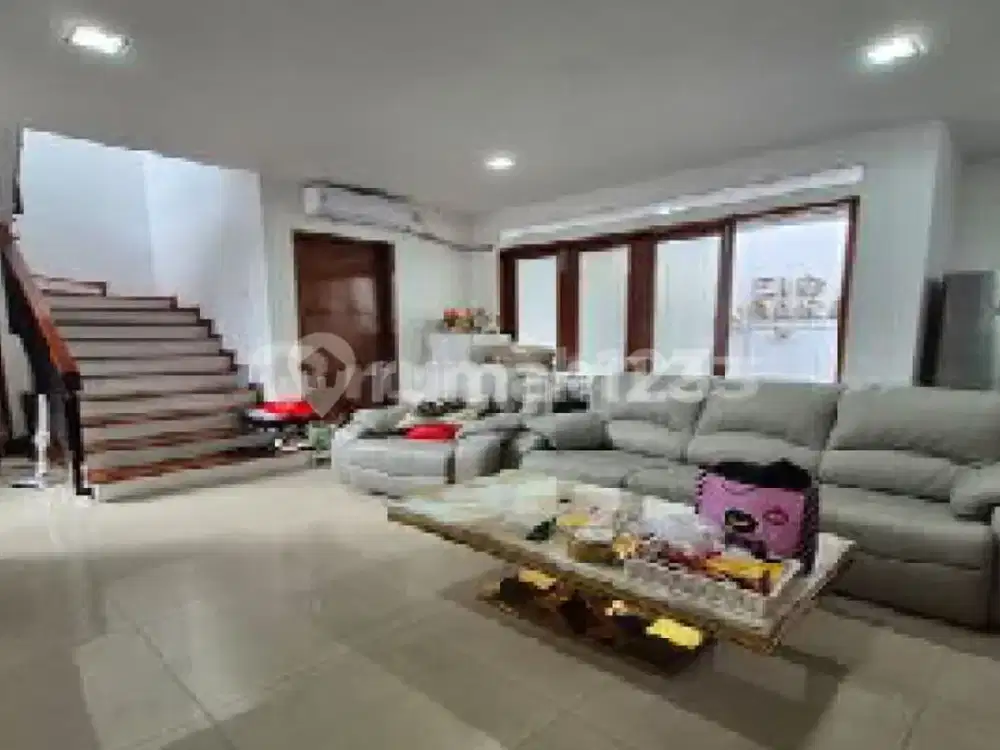 Rumah Dua Lantai Bagus Dengan Kamar Luas Dekat Akses Tol Bintaro