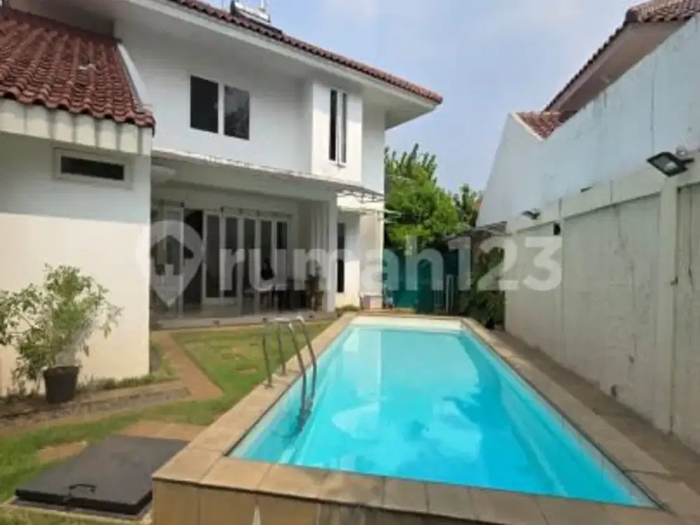 Rumah Dengan Kolam Renang Dicluster Dekat Pintu Tol Bintaro