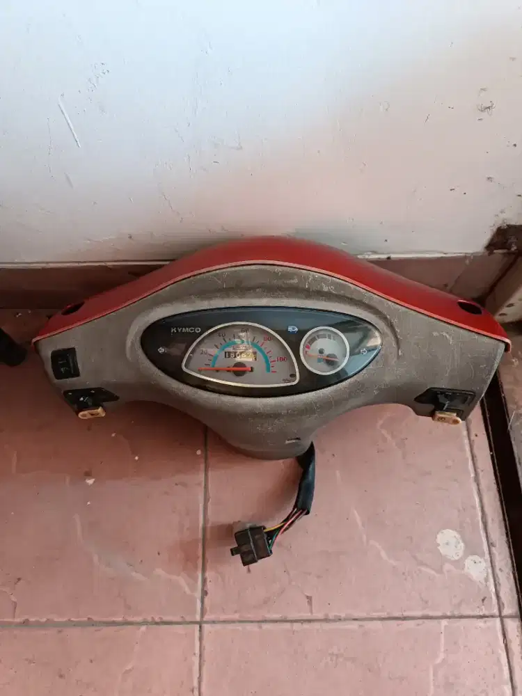 Copotan Set Speedometer dan batok depan belakang Kymco Easy 100 th2002