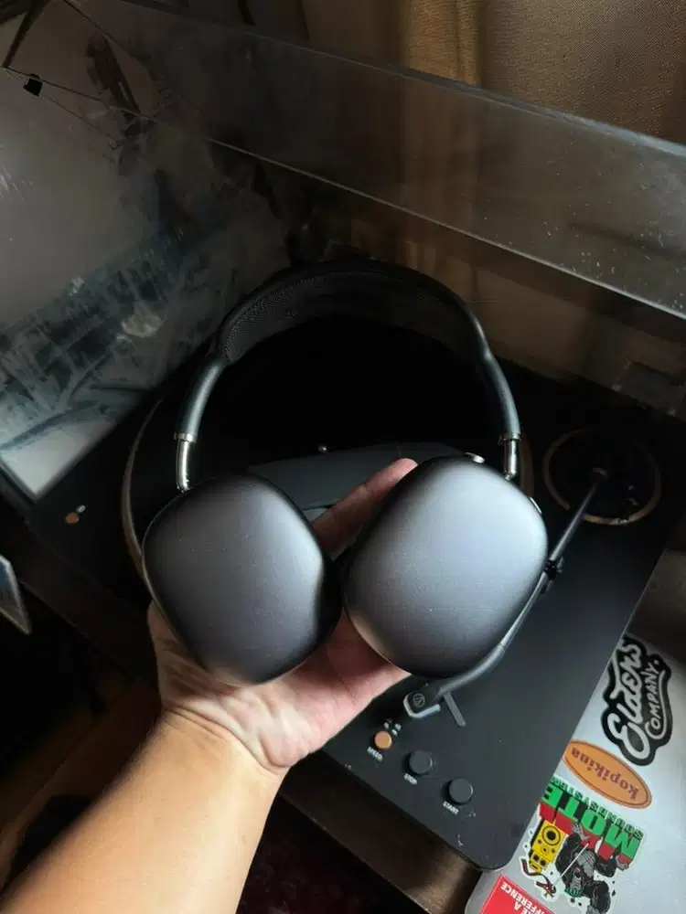 apple airpods max lightning