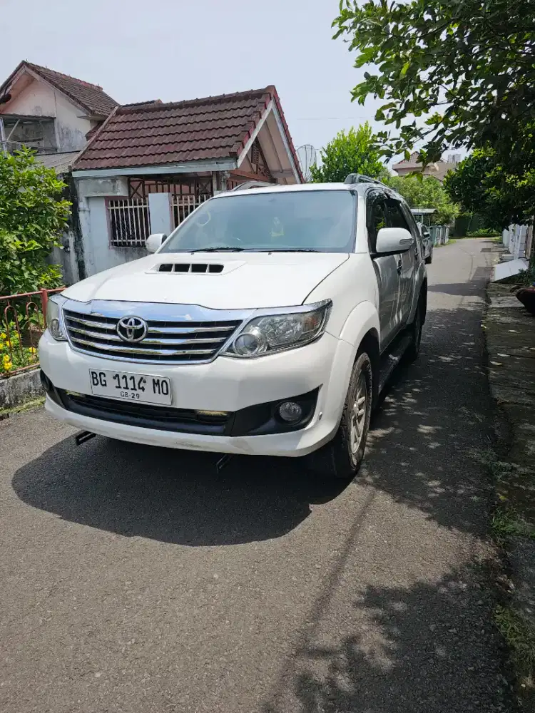 Fortuner putih AT 2013