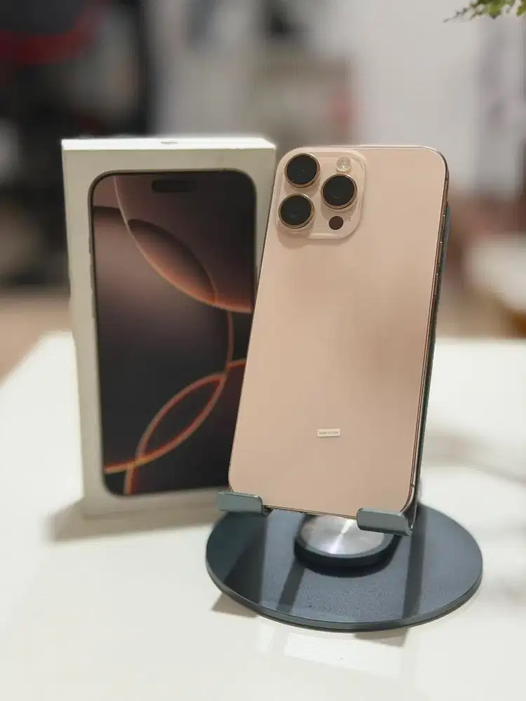 Iphone 16 pro max 256gb iBox garansi on July 2026 mulus like new