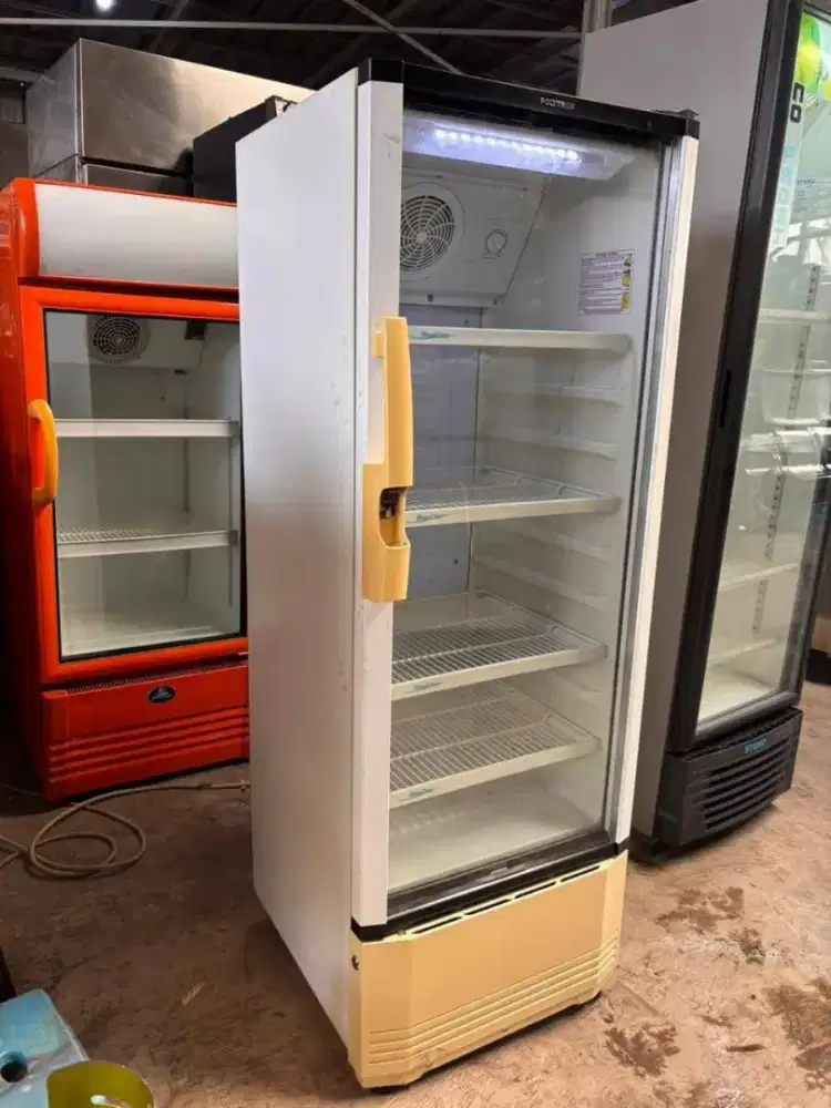 SHOWCASE CHILLER 1 PINTU

Merk Polytron
Model SCN 181
Mulus normal ori