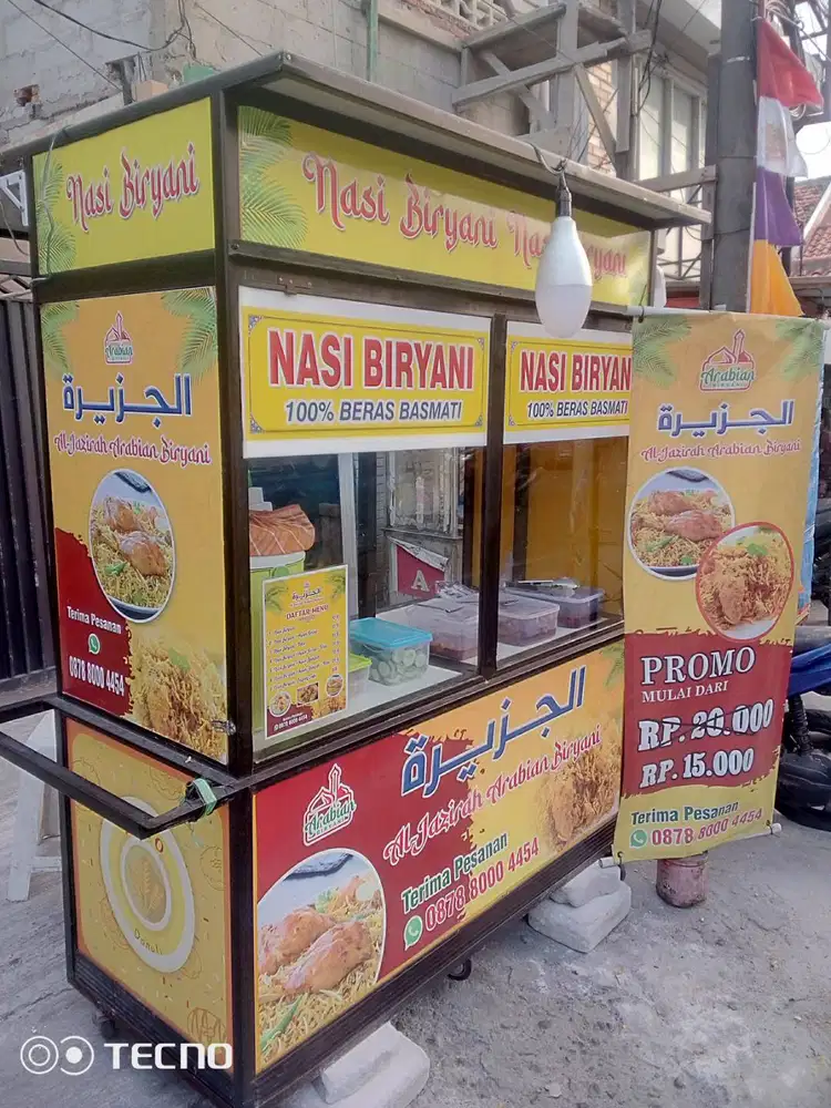 Jaga stand makanan