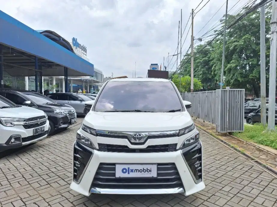 DP Murah Toyota Voxy 2.0 Bensin-AT CSYQB