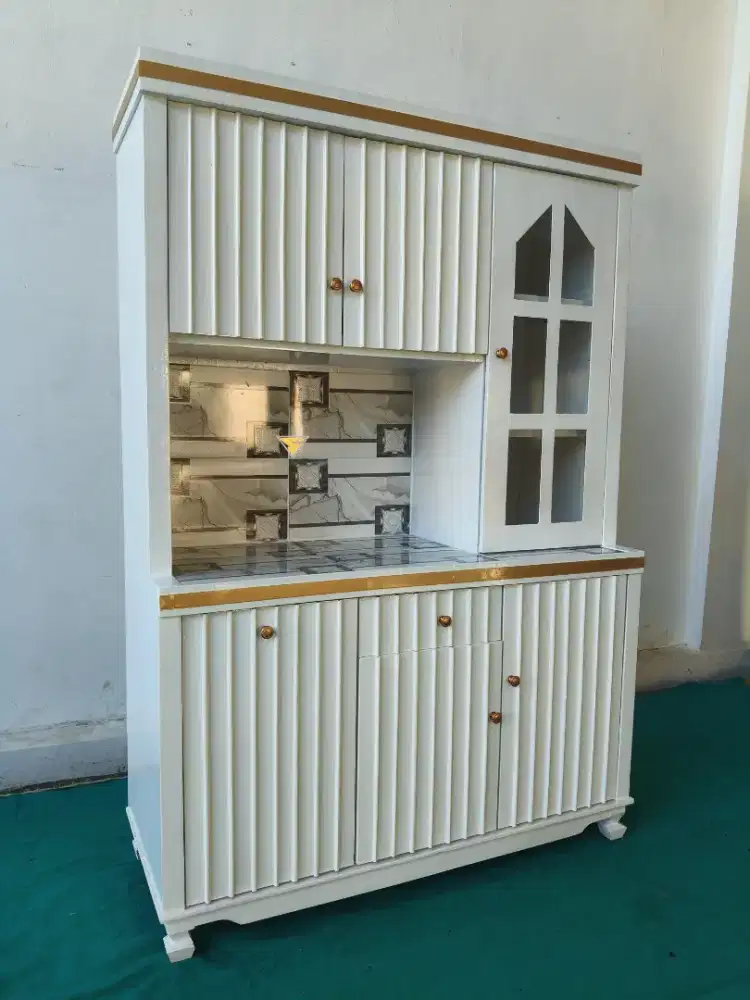 Lemari piring multyplek elegan
