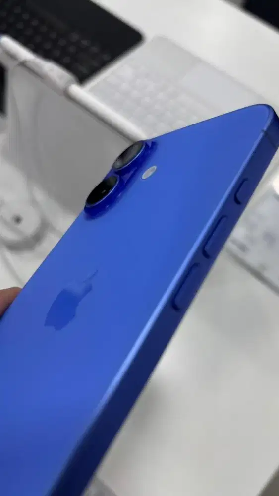 Iphone 16 basic ultramarin 128/256gb