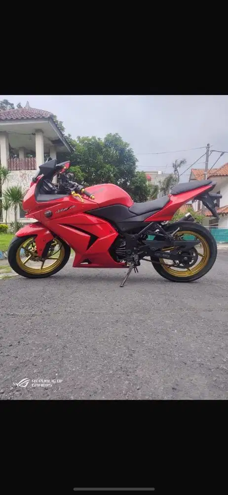 Ninja karbu 250 cc merah mulus