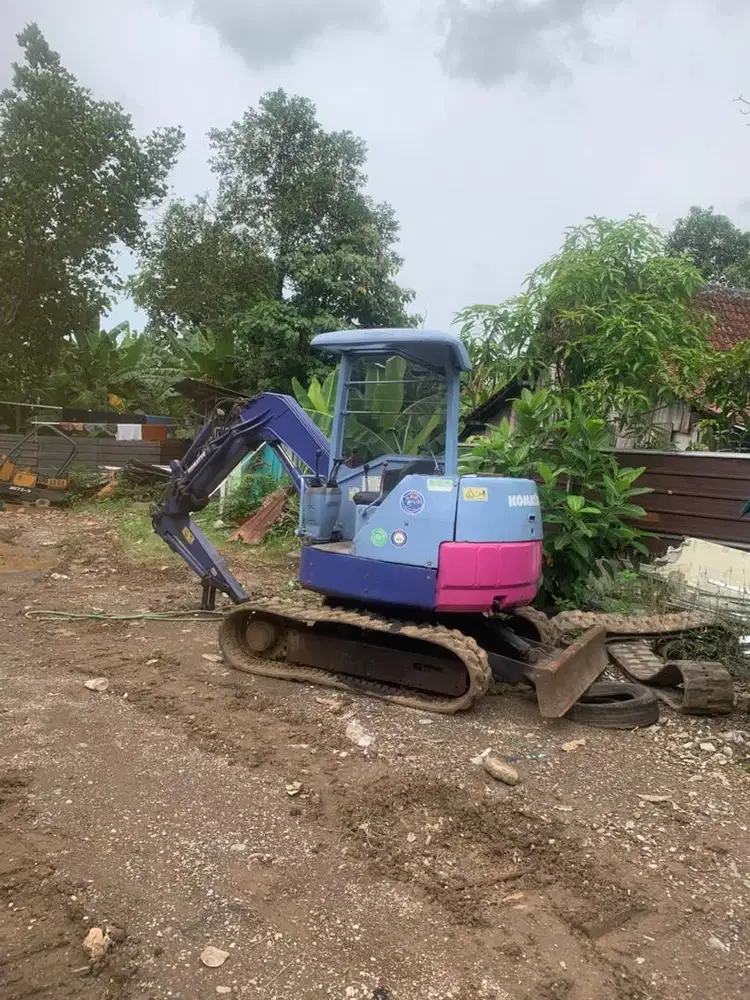 Exa KOMATSU PC28UU.
