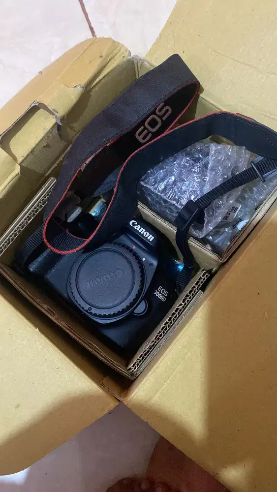 Jual kamera Canon EOS D3000