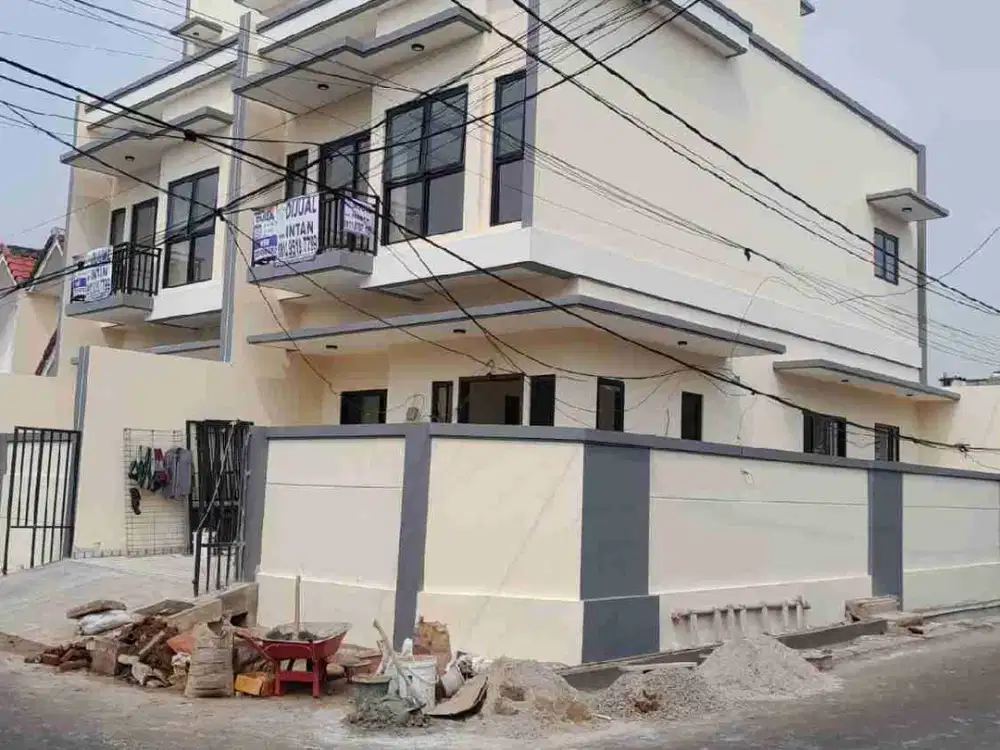 dijual rumah baru direnovasi bagus 3 lantai