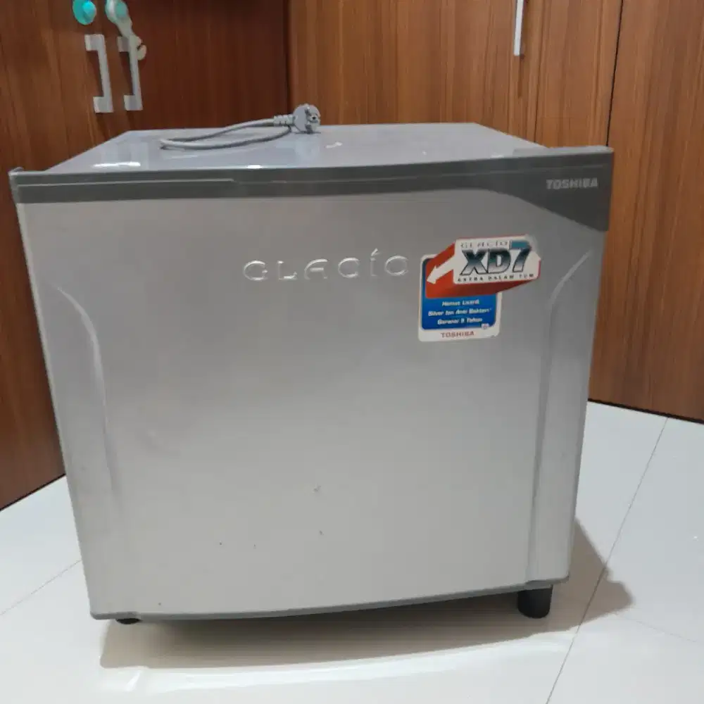 Kulkas 1 pintu Toshiba Glacio