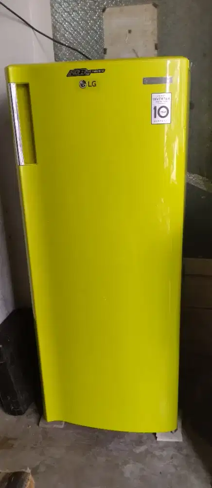 Kulkas merk LG kondisi mulus