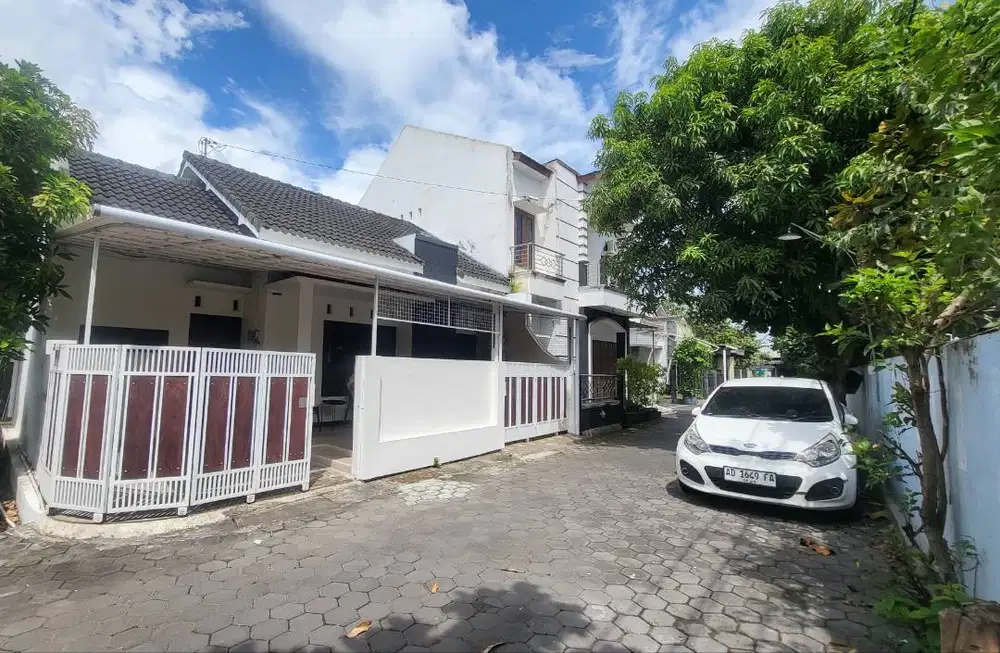 DIJUAL RUMAH CANTIK STRATEGIS SIAP HUNI