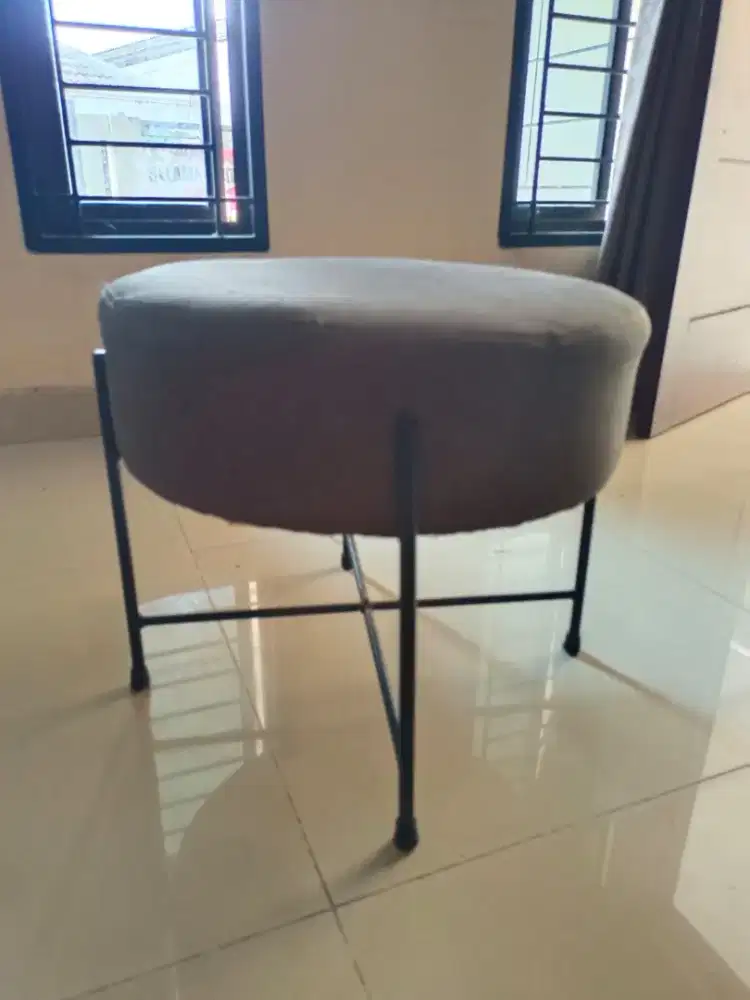 kursi rias (footstool)