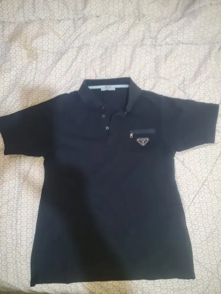 Prada biru navy
