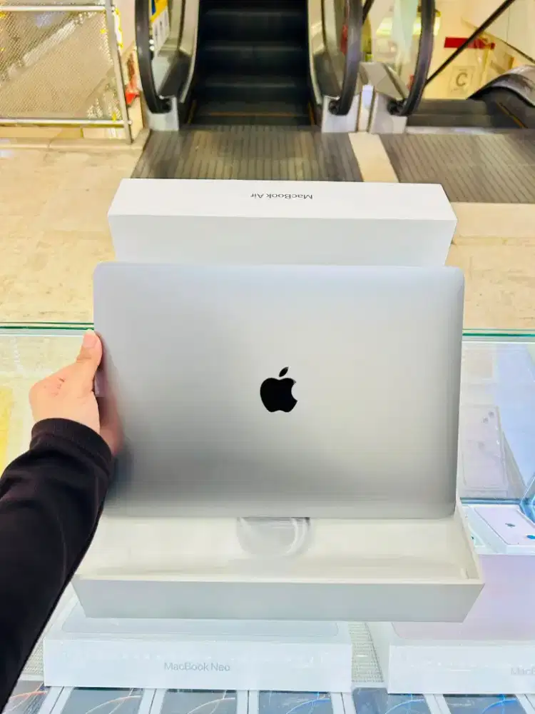 MacBook Air Apple M1 Chip 13-inch Resmi iBox Space Grey 8GB/256GB