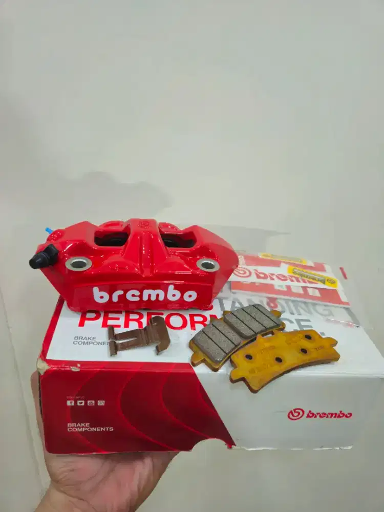 Brembo m4 red pitch 100 posisi kiri  vespa pcx forza