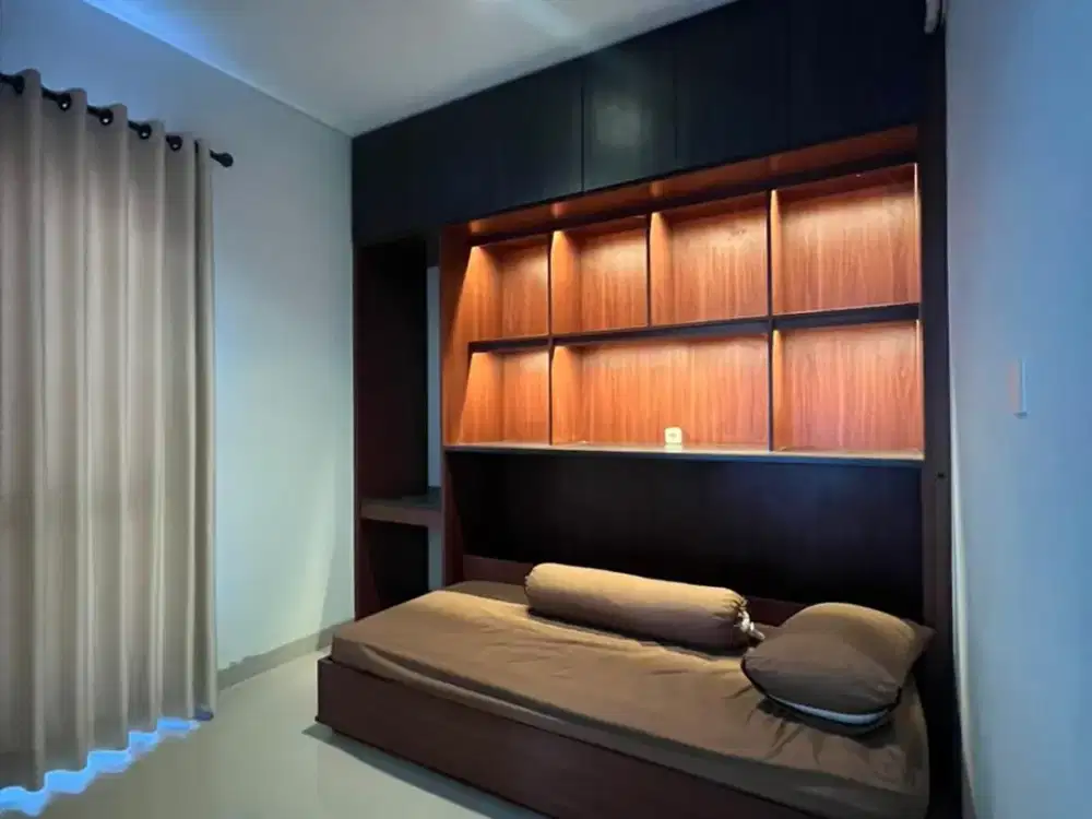 Y. DIJUAL CEPAT RUMAH 2 LANTAI  SUMMARECON BANDUNG CLUSTER FLORA FURNISH BARU
