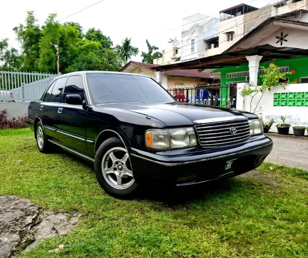Toyota Crown Super Saloon Manual Hitam 1992