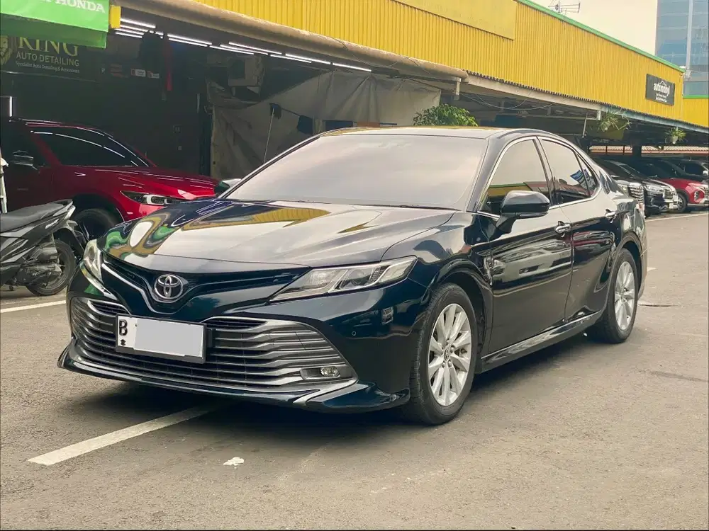 TOYOTA CAMRY 2.5 V AT HITAM 2020