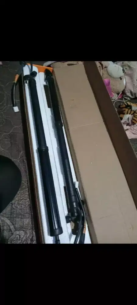 Hidrolik pintu belakang Fortuner GR