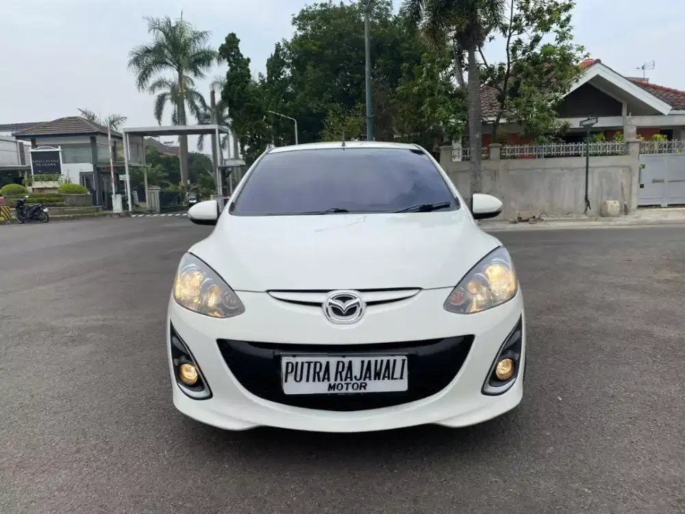 MAZDA 2 R 1.5 AT 2014