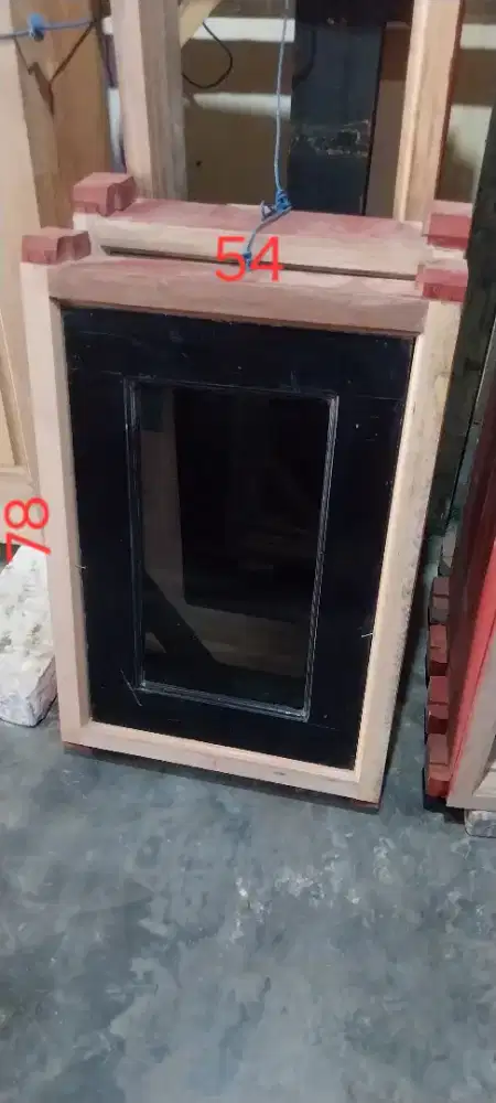 Kusen jendela kayu