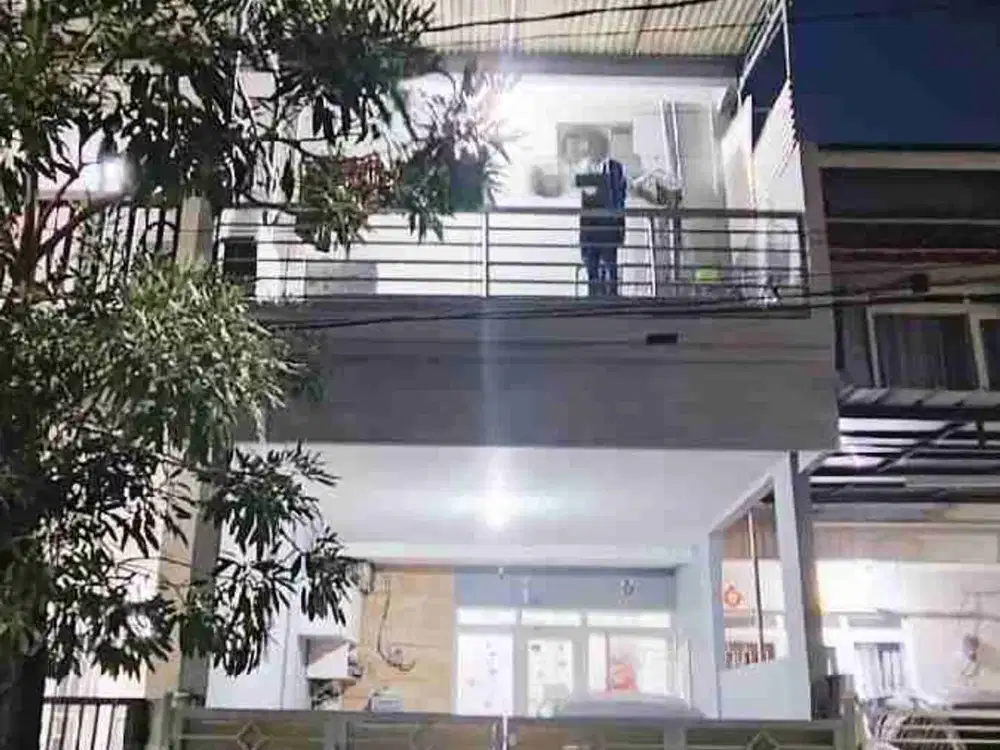 dijual rumah rapi dan bagus park residence taman surya