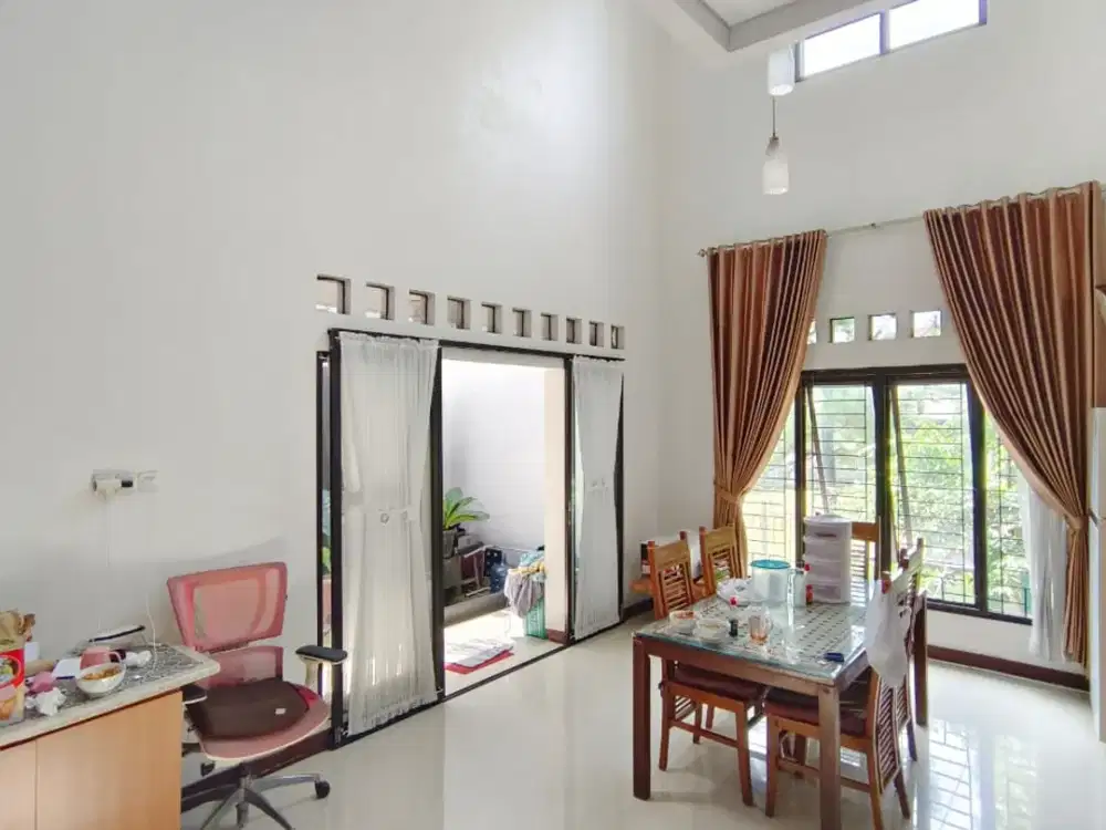 Dijual Rumah Bagus Rapih Strategis 2 Lantai Dekat Bxc Mall di Bintaro Tangsel Lr-9793