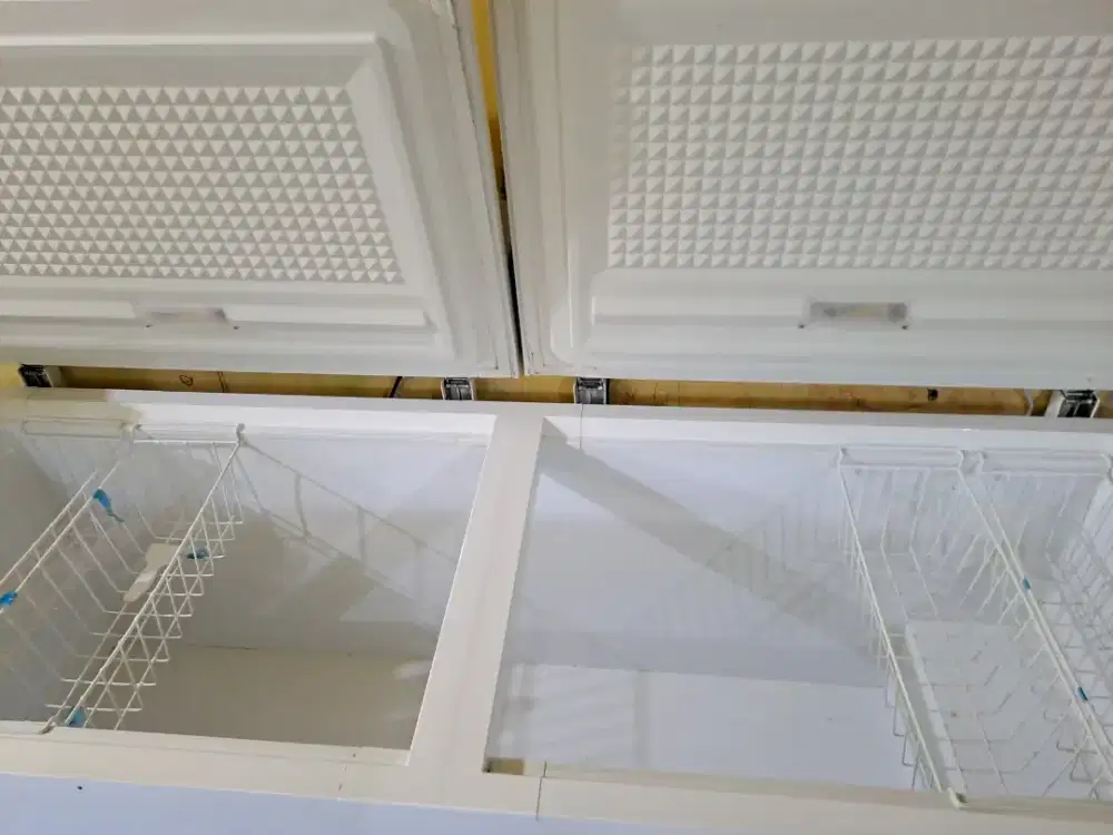 Freezer dijual cepet