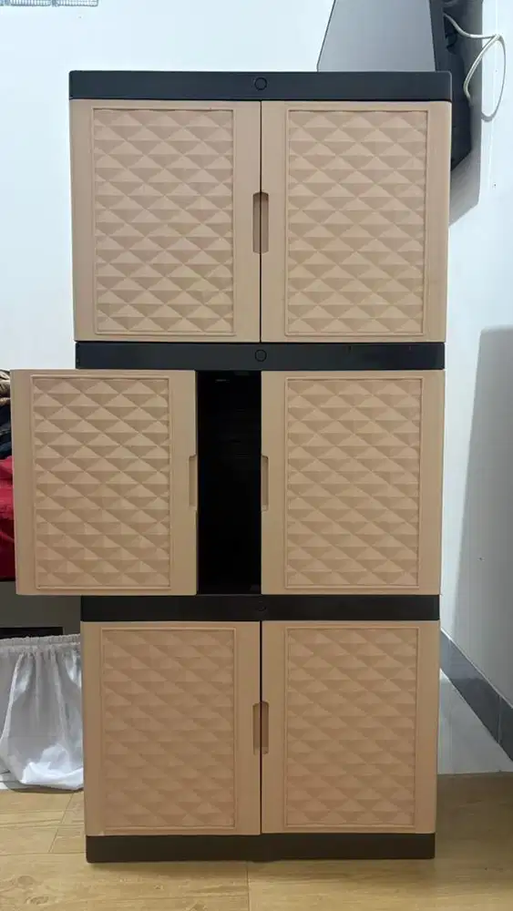 Lemari pakaian Plastik 6 pintu