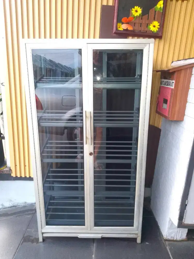 LEMARI SEPATU KACA JUMBO 6 SAP , SECOND RASA BARU HARGA 575 RB NETT
