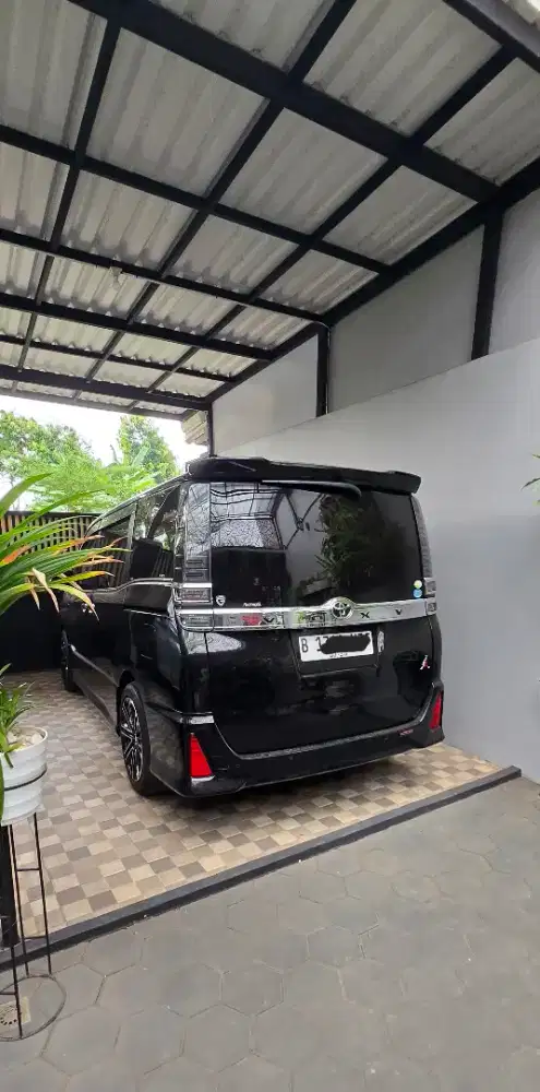 Voxy 2019 hitam mulus