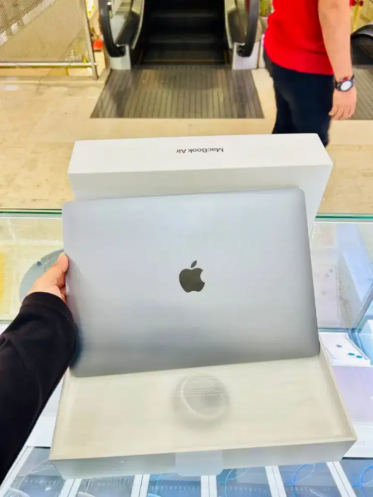 MacBook Air Apple M1 Chip 13-inch Resmi iBox Space Grey 8GB/256GB