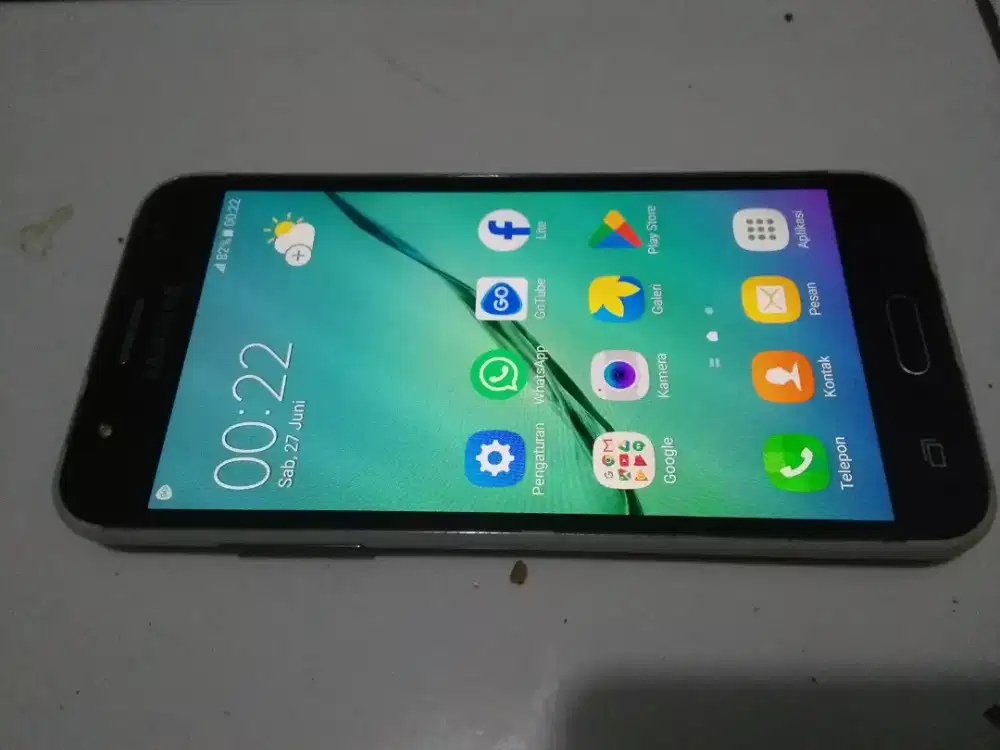 Samsung galaxy J5 2015 4G layar 5 inchi amoled