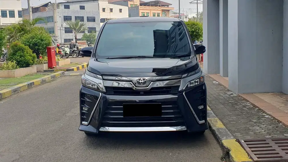 Toyota Voxy 2.0 Sunroof AT Hitam NIK 2018 Record Garansi