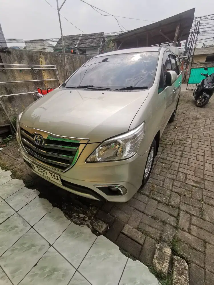 KIJANG INNOVA V AT 2011 2.0CC (istimewa)