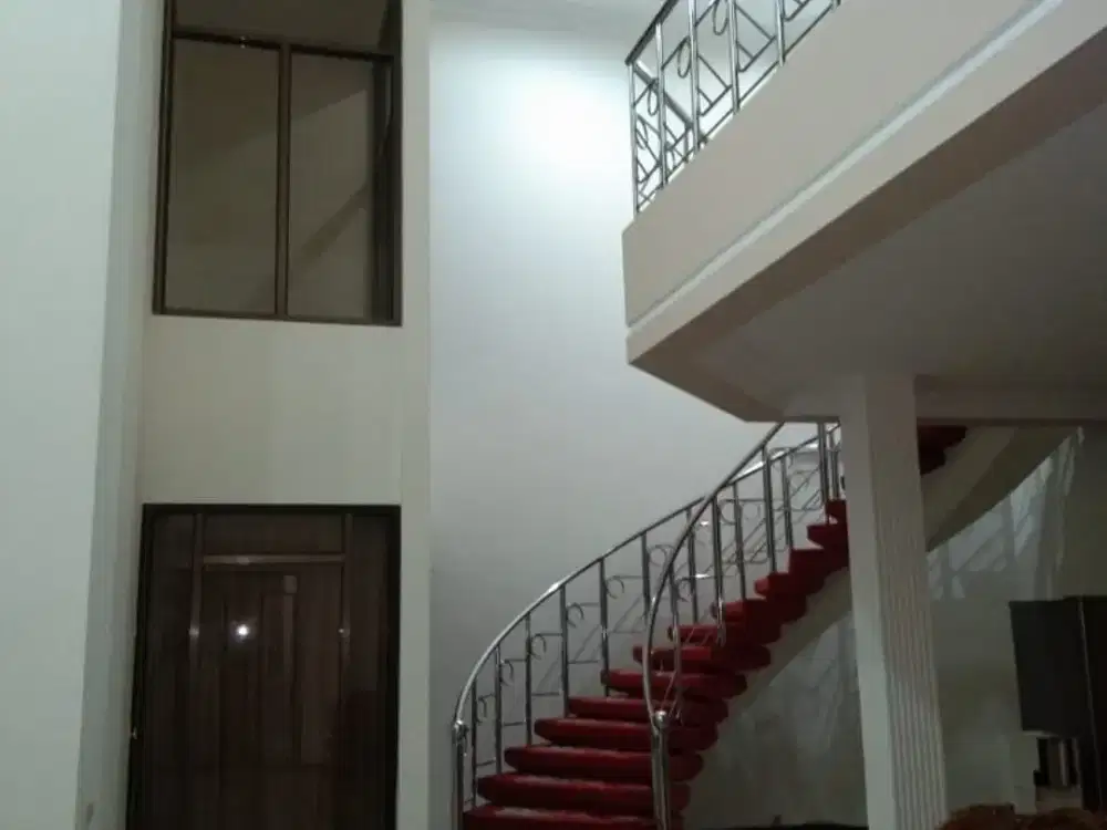 DIJUAL/DISEWAKAN RUMAH LOKASI DHARMAHUSADA INDAH TENGAH